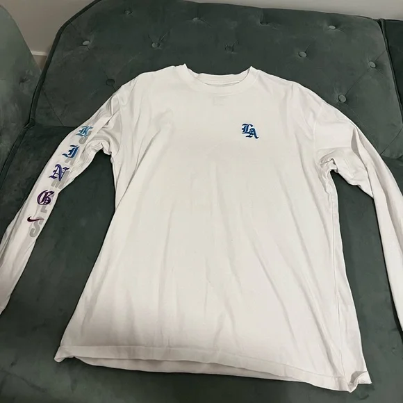 Nike Lebron James Basketball T Shirt - Picture 1 of 4